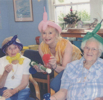 <b>Bubbles Magic Show + balloon sculpting and sing-along.</b> Perfect for aged care day centres.                                                           